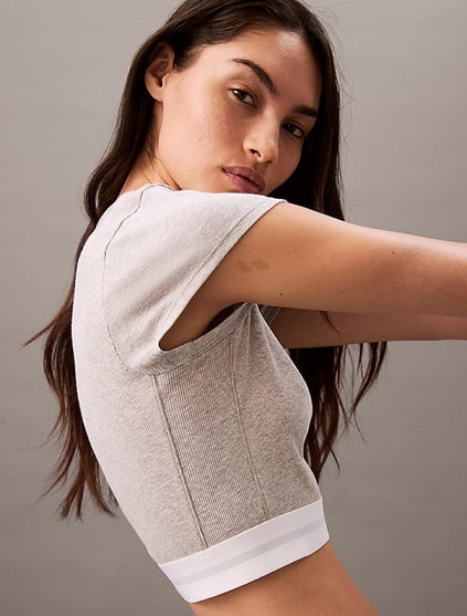 Calvin Klein Calvin Klein Kadın Pamuklu Slim Fit Yuvarlak Yaka Elastik Bantlı Crop Gri T-Shirt LV00QS7349-P7A