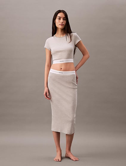 Calvin Klein Calvin Klein Kadın Pamuklu Slim Fit Yuvarlak Yaka Elastik Bantlı Crop Gri T-Shirt LV00QS7349-P7A