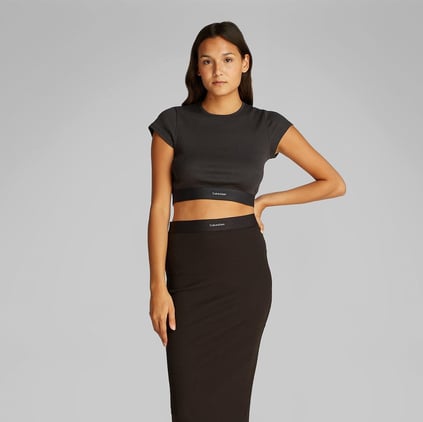 Calvin Klein Calvin Klein Kadın Pamuklu Slim Fit Yuvarlak Yaka Elastik Bantlı Crop Siyah T-Shirt LV00QS7349-UB1