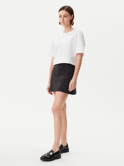 Calvin Klein Calvin Klein Kadın Regular Fit Mini Yırtmaçlı Belinde CK Logo İmzalı Mini Boy Siyah Etek J20J225333-BEH