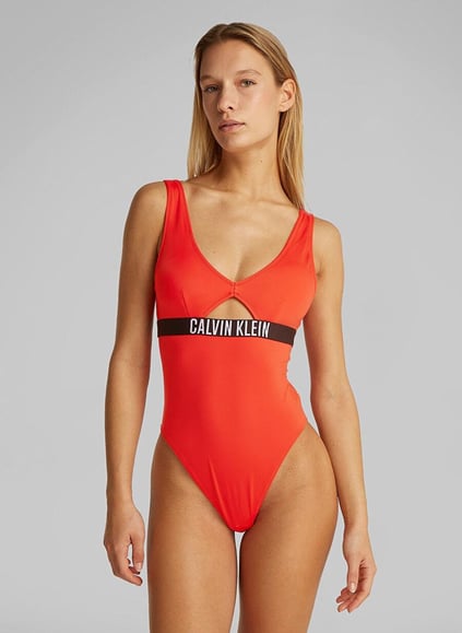 Calvin Klein Calvin Klein Kadın Yüksek Bacak Silüeti Göğüste Kesik Detaylı Yumuşak Dolgulu Kalıplı CK Logolu Elastik Bel Bantlı Kırmızı Mayo KW0KW02746-XM8