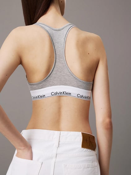 Calvin Klein Calvin Klein Kadın Yüksek Bel Diz Üstü Düğme Kapama Cep Detay Beyaz Şort J20J225153-1AA