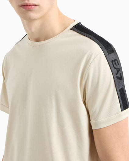 Ea7 Ea7 Erkek Omuzları Şerit Çizgili EA7 Logolu Regular Fit Yuvarlak Yaka Kısa Kollu Ekru T-Shirt 7M000138 AF10375-U1079