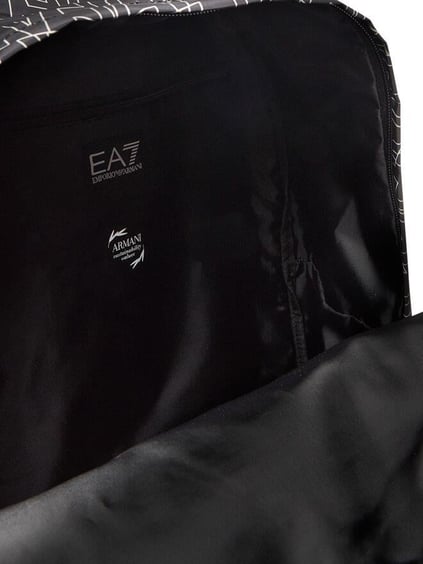 EA7 Ea7 Unısex Ön Fermuar Cep Detay Her Yeri Marka Yazıları İle Desenli Siyah Sırt Çantası 7X000001 AF10465-F6017