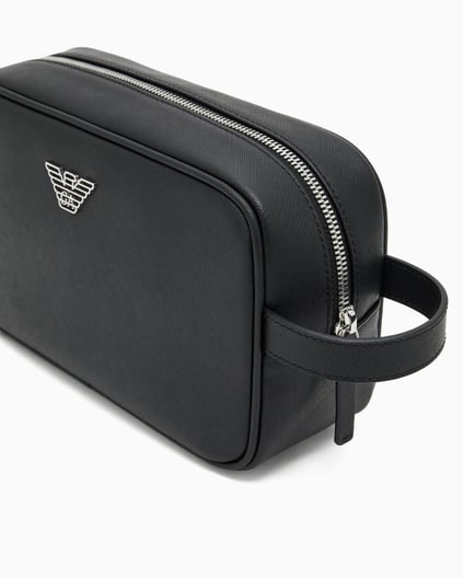 EMPORIO ARMANI Emporıo Armani Erkek Tek Kulp Fermuarlı Deri Siyah Omuz Çantası EM002829 AF13666-UC001
