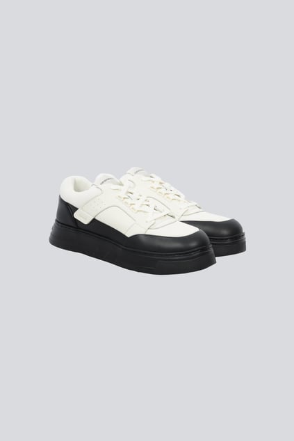Emporio Armani Emporıo Armani Erkek Yuvarlak Burun Bağcıklı Deri File Detaylı Siyah Sneaker EM002855 AF18018-MC024