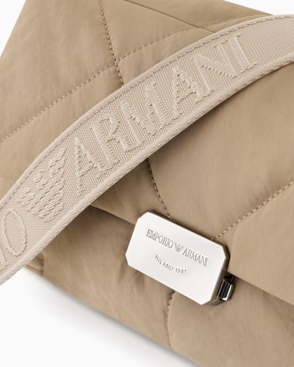 EMPORIO ARMANI Emporıo Armani Kadın Çıkarılabilir Omuz Askılı Çıtçıtlı Metalik Logo Kapatmalı Kapitoneli Bej Omuz Çantası EW001775 AF15446-U6208