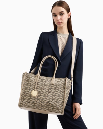 EMPORIO ARMANI Emporıo Armani Kadın Fermuarla Kapanır Ve Tek Bir Ana Bölmeli Logo Desenlii Bej Omuz Çantası EW000370 AF11951-F1074