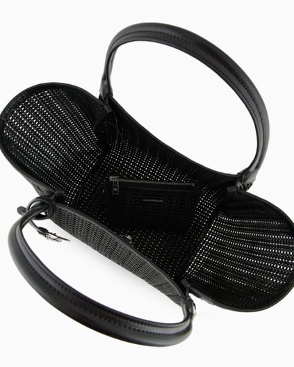 EMPORIO ARMANI Emporıo Armani Kadın Metalik Logo Aksesuarlı Örgü Desenli Çıkarılabilir İç Bölmeli Siyah Omuz Çantası EW001009 AF14309-UC001