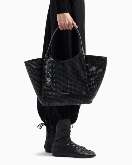 EMPORIO ARMANI Emporıo Armani Kadın Metalik Logo Aksesuarlı Örgü Desenli Çıkarılabilir İç Bölmeli Siyah Omuz Çantası EW001009 AF14309-UC001