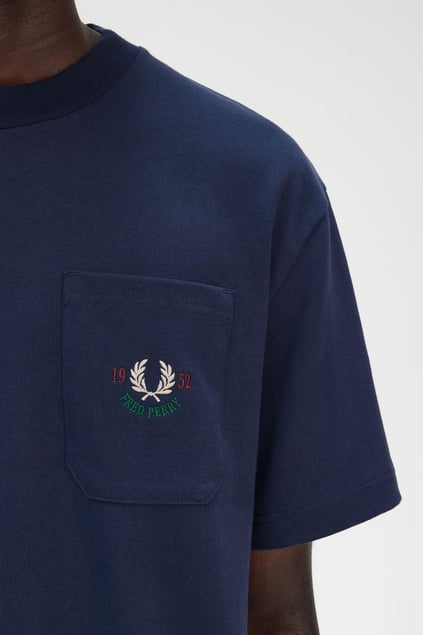 Fred Perry Fred Perry Erkek Rahat Kesim Yuvarlak Yaka %100 Pamuklu Cep Detaylı Kısa Kollu Lacivert T-Shirt M9827-X86