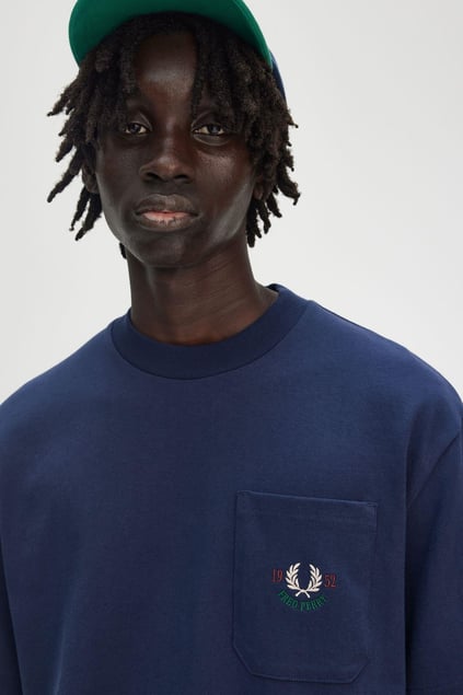 Fred Perry Fred Perry Erkek Rahat Kesim Yuvarlak Yaka %100 Pamuklu Cep Detaylı Kısa Kollu Lacivert T-Shirt M9827-X86