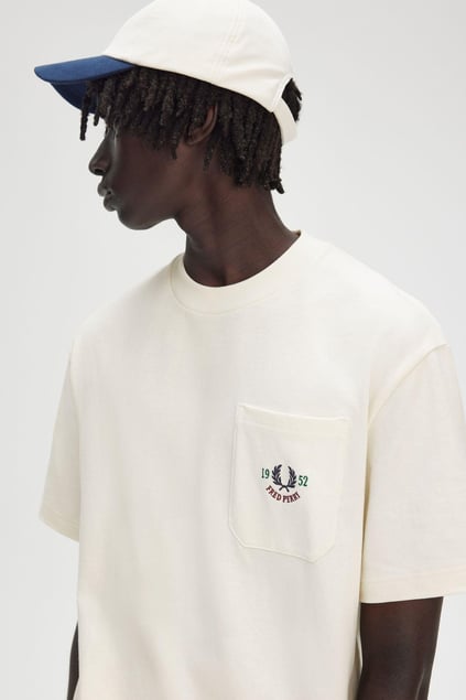 Fred Perry Fred Perry Erkek Rahat Kesim Yuvarlak Yaka %100 Pamuklu Cep Detaylı Kısa Kollu Bej T-Shirt M9827-560