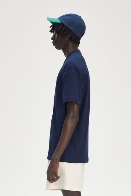 Fred Perry Fred Perry Erkek Rahat Kesim Yuvarlak Yaka %100 Pamuklu Cep Detaylı Kısa Kollu Lacivert T-Shirt M9827-X86