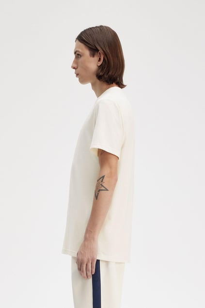 Fred Perry Fred Perry Erkek Regular Fit Yivli Yuvarlak Yaka Gögüs Ortası İşlemeli Kısa Kollu Ekru T-Shirt M4580-F79
