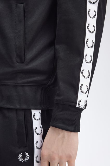 Fred Perry Fred Perry Kadın Dik Yaka Fermuar Kapamalı Omuzdan Kola Logo Detaylı Siyah Ceket J4620-198
