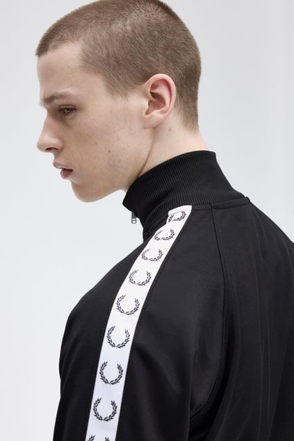 Fred Perry Fred Perry Kadın Dik Yaka Fermuar Kapamalı Omuzdan Kola Logo Detaylı Siyah Ceket J4620-198