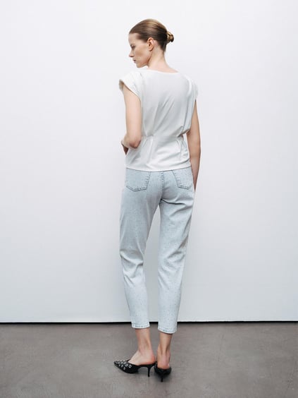 Nocturune Nocturune Kadın Slim Fit Kolsuz Vatkalı Sıfır Yaka Önü ve Arkası Pileli Agraf Kapamalı Beyaz T-Shirt N25YN70059-KIRIKBEYAZ