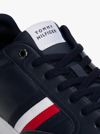 Tommy Hilfiger Tommy Hilfiger Erkek Bayrak Logolu Düz ve Rahat Taban %100 Deri Lacivert Sneaker FM0FM05628-DW5