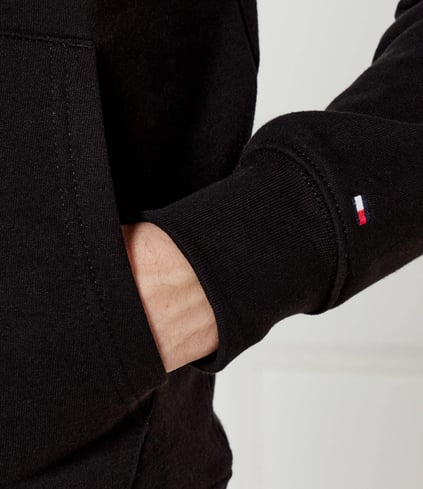 TOMMY HILFIGER Tommy Hilfiger Erkek Regular Fit Pamuklu Kapüşonlu Şerit Çizgi Baskılı Uzun Kollu Siyah Sweatshirt MW0MW38332-BDS