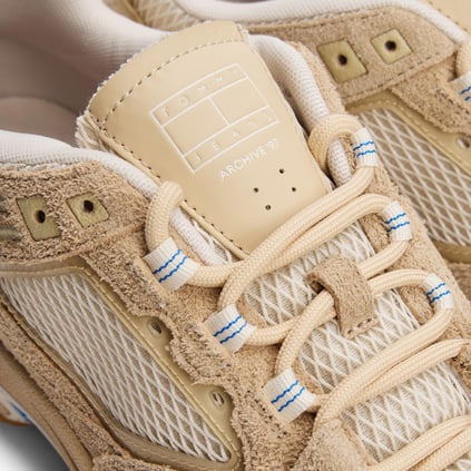 Tommy Hilfiger Tommy Hilfiger Erkek Süet Detaylı Rahat Orta Tabanlı Logo İşlemeli Bej Sneaker EM0EM01593-AB9
