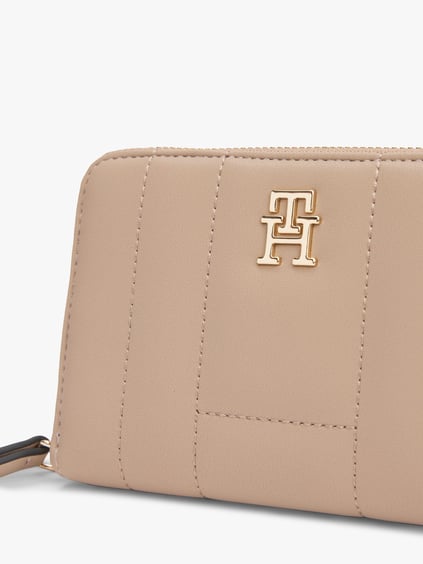 TOMMY HILFIGER Tommy Hilfiger Kadın Bozuk Para Bölmeli Fermuarlı TH Monogram Logolu Bej Cüzdan AW0AW17476-AFE