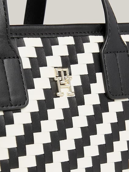 Tommy Hilfiger Tommy Hilfiger Kadın Deri Marka Logolu Fermuarlı Günlük Kullanım Siyah Omuz Çantası AW0AW16086-0GJ