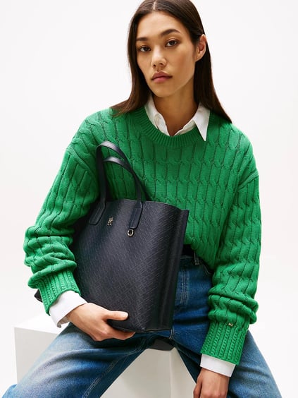 TOMMY HILFIGER Tommy Hilfiger Kadın Deri İç Bölmeli Küçük Cüzdan Aksesuarlı Lacivert Omuz Çantası AW0AW17174-DW6