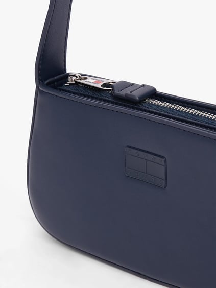 Tommy Hilfiger Tommy Hilfiger Kadın Fermuar Kapamalı Kısa Askılı Deri Lacivert Omuz Çantası AW0AW16966-C1G