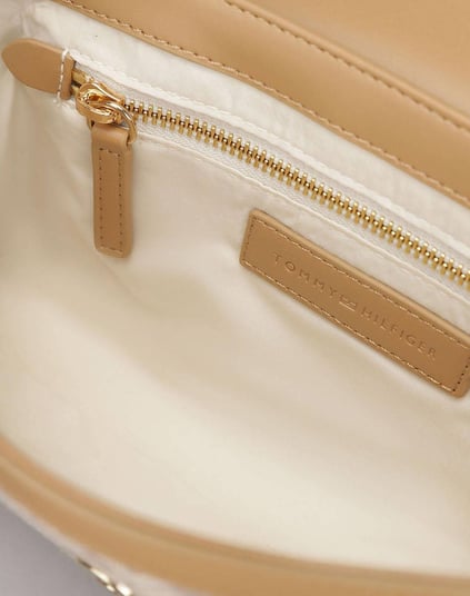 TOMMY HILFIGER Tommy Hilfiger Kadın Gold TH Logolu Jakarlı Monogram Desenli İçi Fermuarlı Bej Omuz Çantası AW0AW17608-0I1