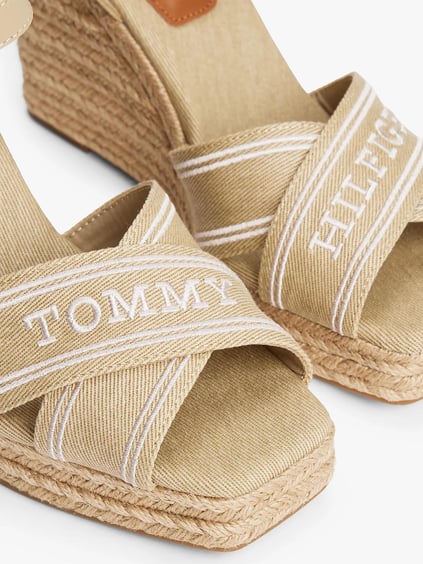 TOMMY HILFIGER Tommy Hilfiger Kadın Kalın Topuk Hasır Topuk Çift Bantlı Rahat Bej Dolgu Topuklu Ayakkabı FW0FW08668-ACC