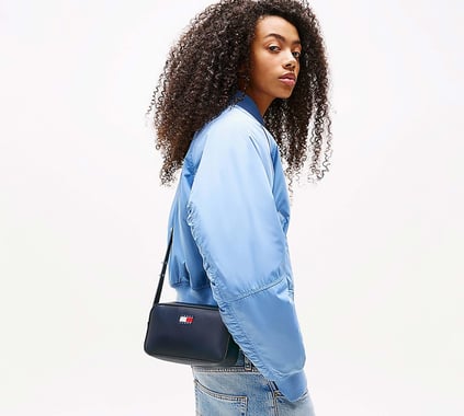 TOMMY HILFIGER Tommy Hilfiger Kadın Marka Logolu Ayarlanabilir Omuz Askılı Lacivert Omuz Çantası AW0AW17290-C1G