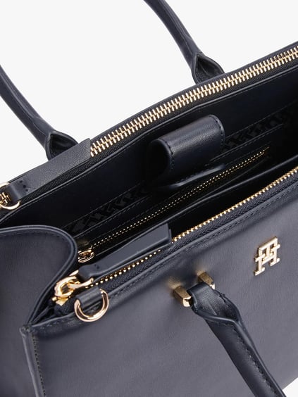 Tommy Hilfiger Tommy Hilfiger Kadın Manyetik ve Fermuar Bölmeli Ayarlanabilir Askılı Mavi Omuz Çantası AW0AW16887-DW6