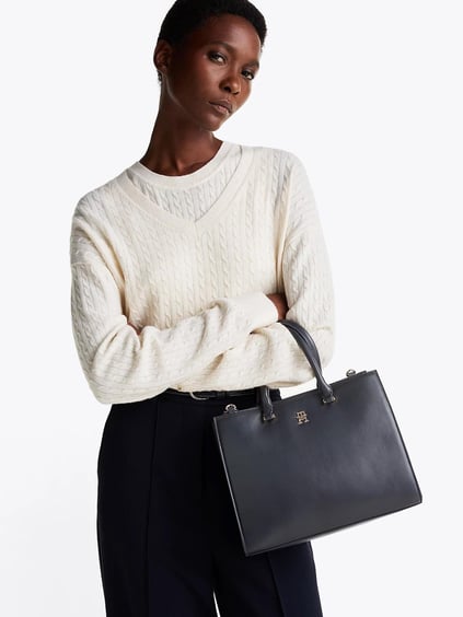 Tommy Hilfiger Tommy Hilfiger Kadın Manyetik ve Fermuar Bölmeli Ayarlanabilir Askılı Mavi Omuz Çantası AW0AW16887-DW6