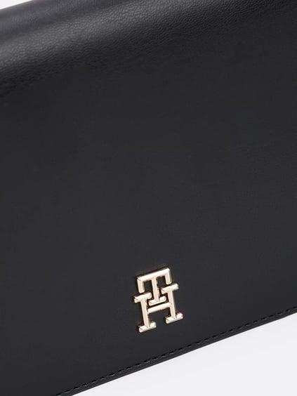 Tommy Hilfiger Tommy Hilfiger Kadın Metal Monogram Logolu Ayarlanabilir Çapraz Askılı Ekstra Kart Bölmeli Siyah Cüzdan AW0AW16923-BDS