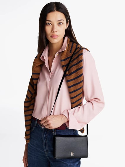 Tommy Hilfiger Tommy Hilfiger Kadın Metal Monogram Logolu Ayarlanabilir Çapraz Askılı Ekstra Kart Bölmeli Siyah Cüzdan AW0AW16923-BDS