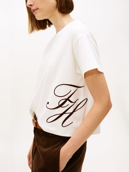 Tommy Hilfiger Tommy Hilfiger Kadın Rahat Kalıp Yuvarlak Yakalı TH Logo İşleme Detaylı Kısa Kollu Beyaz T-Shirt WW0WW47314-YA8