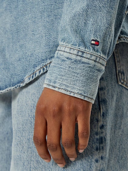 TOMMY HILFIGER Tommy Hilfiger Kadın Regular Fit Cep Detaylı Uzun Kollu Denim Mavi Gömlek WW0WW43730-1A5