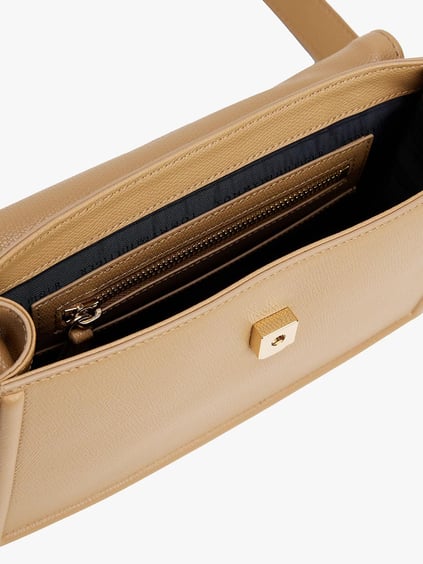 TOMMY HILFIGER Tommy Hilfiger Kadın TH Monogram Logolu Mini Kilit Kapamalı Ayarlanabilir Çıkarılabilir Omuz Askılı Bej Omuz Çantası AW0AW17176-RBC