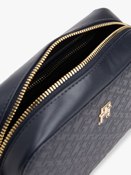 TOMMY HILFIGER Tommy Hilfiger Kadın TH Monogram Dokulu Çıkarılabilir Fermuarlı Cüzdan Cüzdan Ekli Ayarlanabilir Omuz Askılı Lacivert Omuz Çantası AW0AW17221-DW6