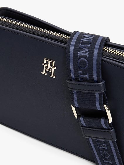 TOMMY HILFIGER Tommy Hilfiger Kadın Tommy Hilfiger Monotype Askılı Çapraz Fermuarlı Ana Bölme Lacivert Omuz Çantası AW0AW17229-DW6
