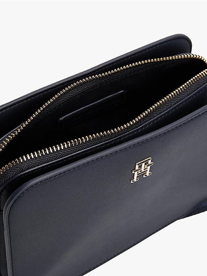 TOMMY HILFIGER Tommy Hilfiger Kadın Tommy Hilfiger Monotype Askılı Çapraz Fermuarlı Ana Bölme Lacivert Omuz Çantası AW0AW17229-DW6