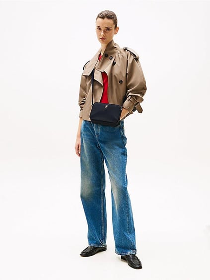TOMMY HILFIGER Tommy Hilfiger Kadın Tommy Hilfiger Monotype Askılı Çapraz Fermuarlı Ana Bölme Lacivert Omuz Çantası AW0AW17229-DW6