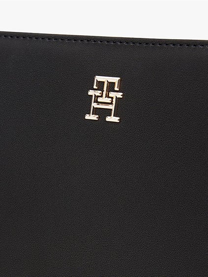 TOMMY HILFIGER Tommy Hilfiger Kadın Tommy Hilfiger Monotype Askılı Çapraz Fermuarlı Ana Bölme Siyah Omuz Çantası AW0AW17229-BDS