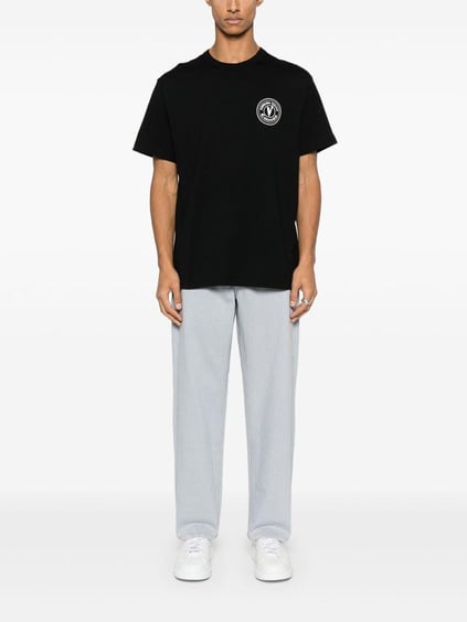 Versace Versace Kadın Bisiklet Yaka Kısa Kol Versace Yazı ve Desenli Siyah T-Shirt 78GAHE07CJ00E-899