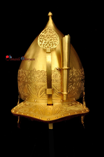 TOPKAPI SARAY MÜZESİ TÜRK MİĞFERİ
