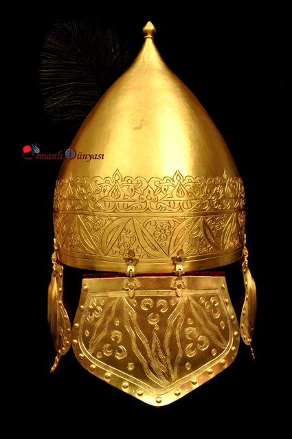 TOPKAPI SARAY MÜZESİ TÜRK MİĞFERİ