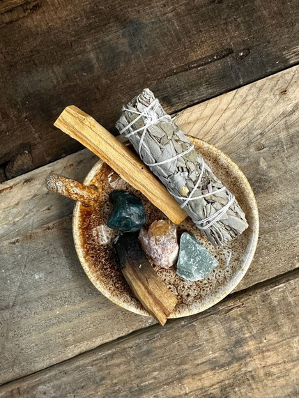 Spiritüel Yaşamın Vazgeçilmezi: Palo Santo ve Taşlar