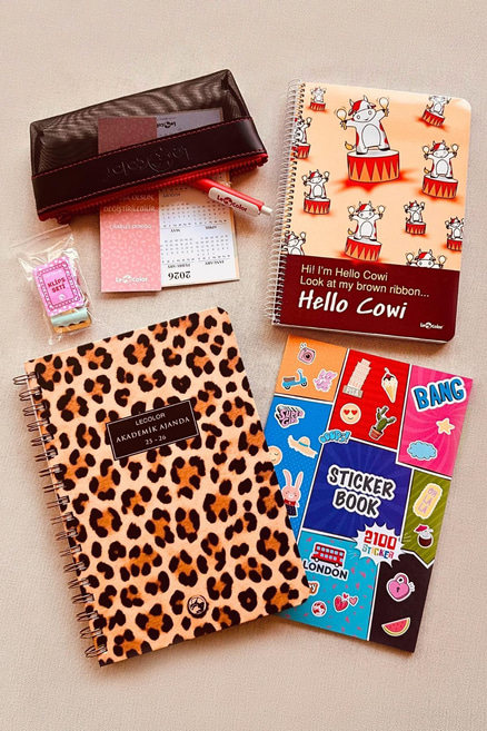 Akademik Ajanda Leopard + Kareli A5 Defter + Sticker Book + Klips + Kalem Kutu + Kalem + Kitap Ayracı + Takvim