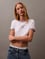 Calvin Klein Kadın Normal Kalıp Yuvarlak Yakalı Desenli %100 Pamuklu Kısa Kollu Crop Beyaz-Gri T-Shirt LV047B808G-VVC